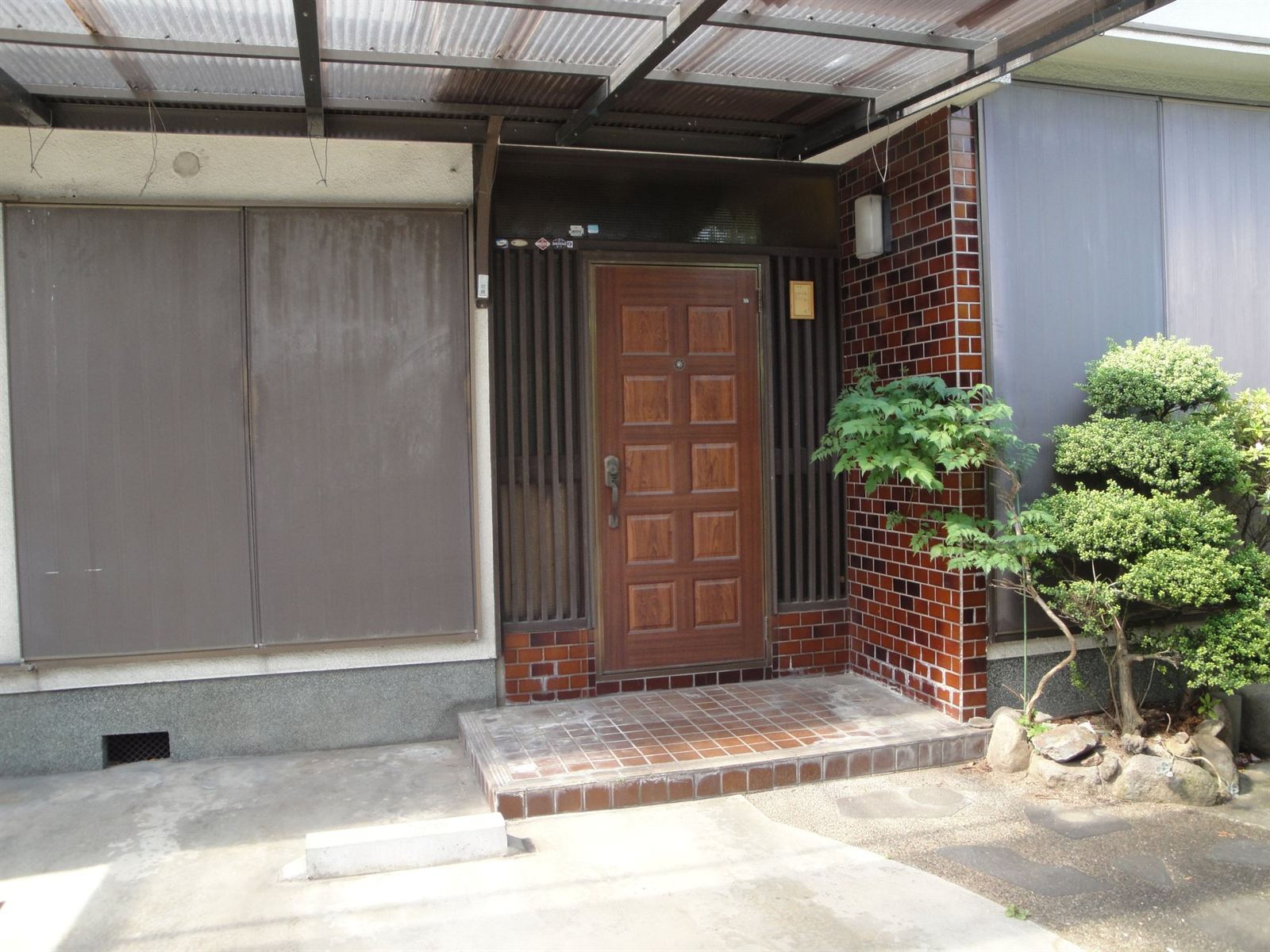 玄関の施工前